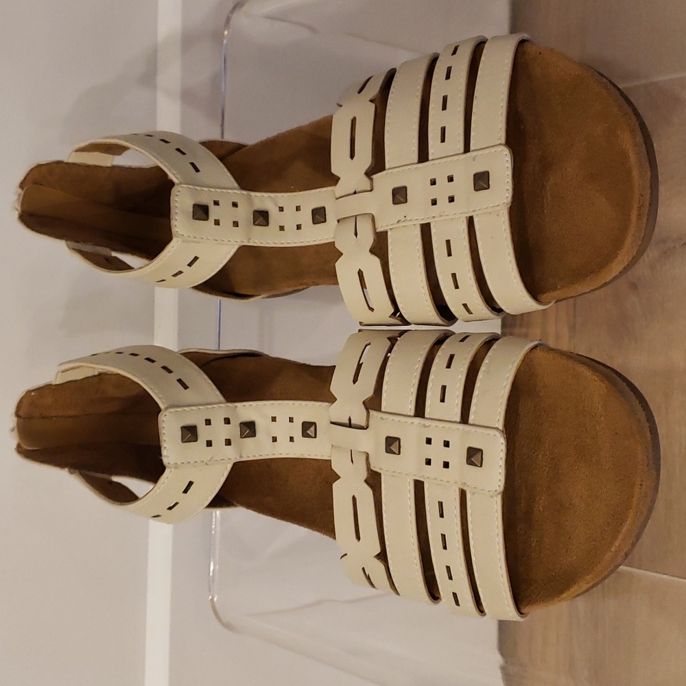 NWOT Natural Soul cream leather gladiator Sandals Size 10M